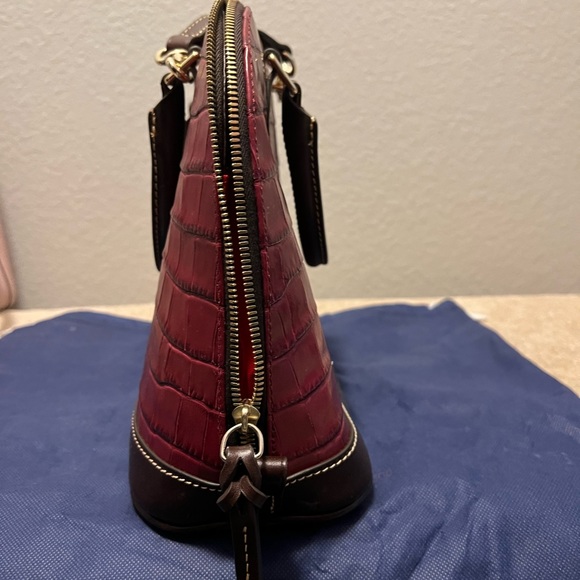 Timeless Dooney and Bourke satchel bag - Picture 2 of 7